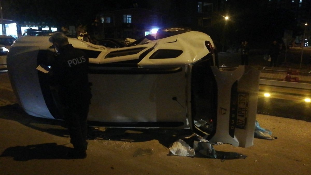 Adana da gerçekleşen kazada 3 kişi yaralandı #3