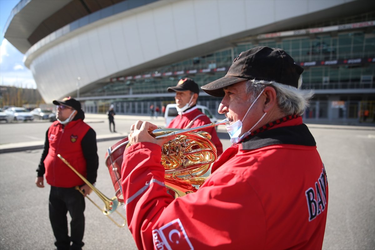 Eskişehirspor's Band Es-Es plays sadly #4