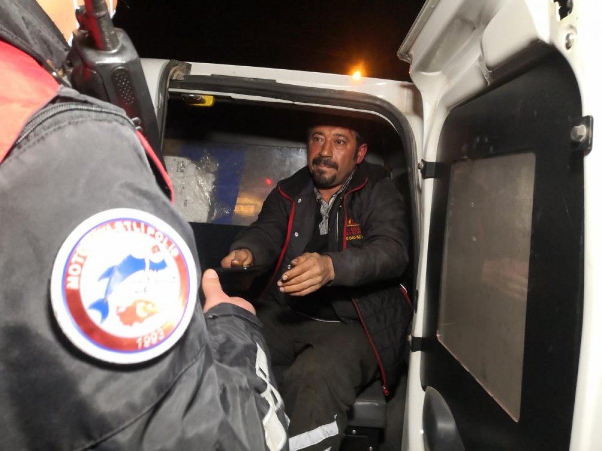 Aksaray da alkollü sürücü önce polisten sonra gazetecilerden kaçtı #1