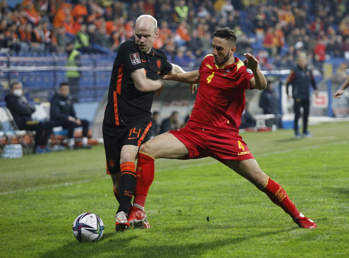 Hollanda Karadağ ile 2-2 berabere kaldı #1