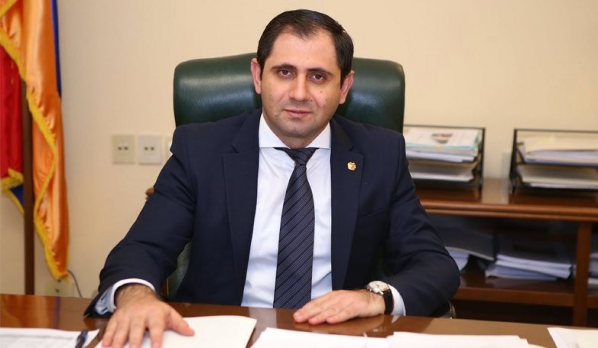 Nikol Paşinyan, Savunma Bakanı Karapetyan ı görevden aldı #1