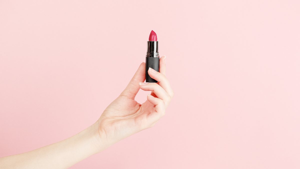 3 reasons not to use expired lipstick Kimdeyir