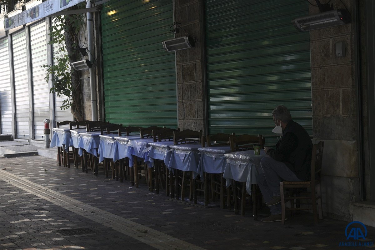 Yunanistan da esnaf kısıtlamalar nedeniyle kepenk indirdi #6