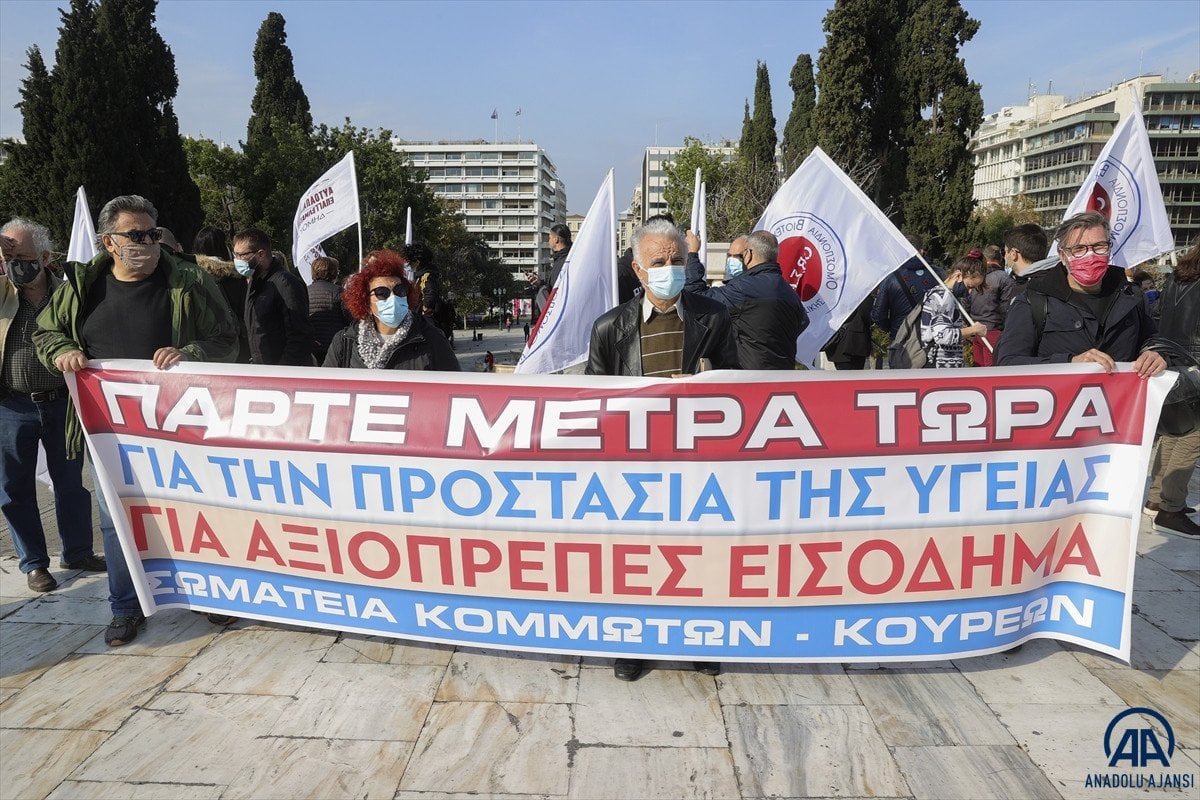 Yunanistan da esnaf kısıtlamalar nedeniyle kepenk indirdi #9