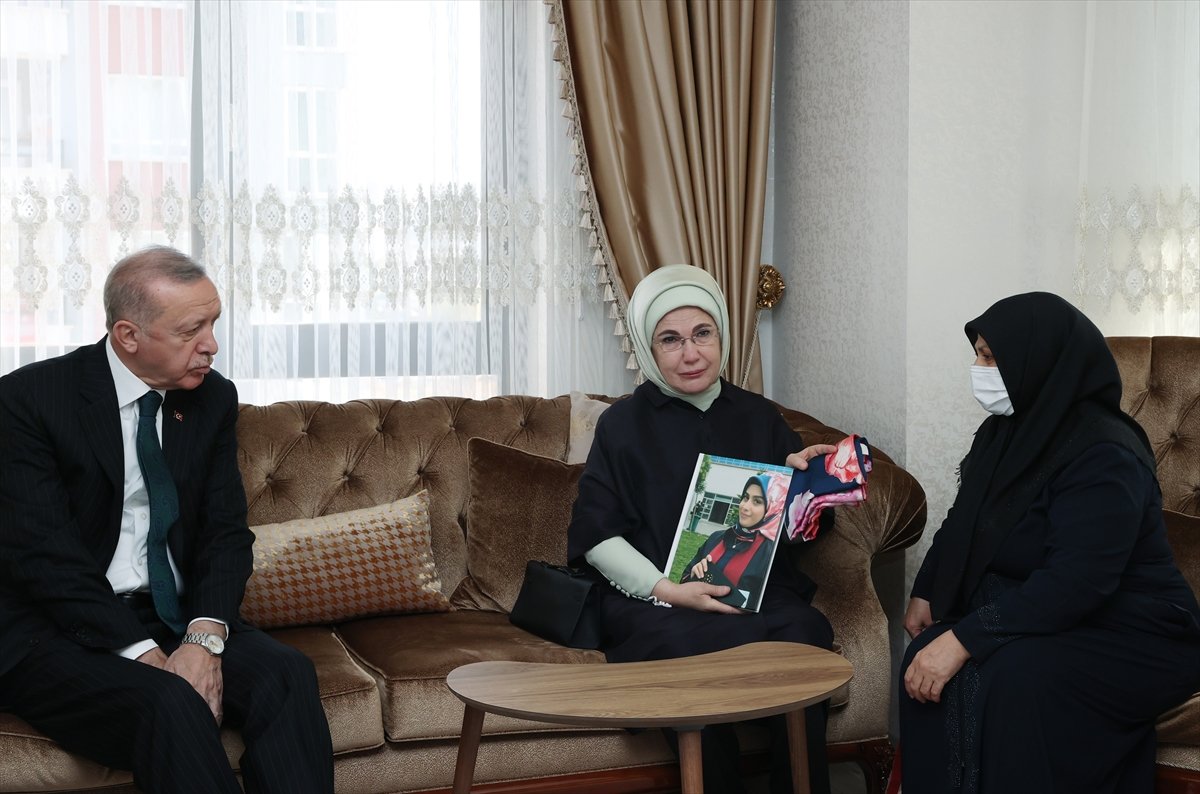 Cumhurbaşkanı Erdoğan Başak Cengiz in ailesinin evine gitti #4