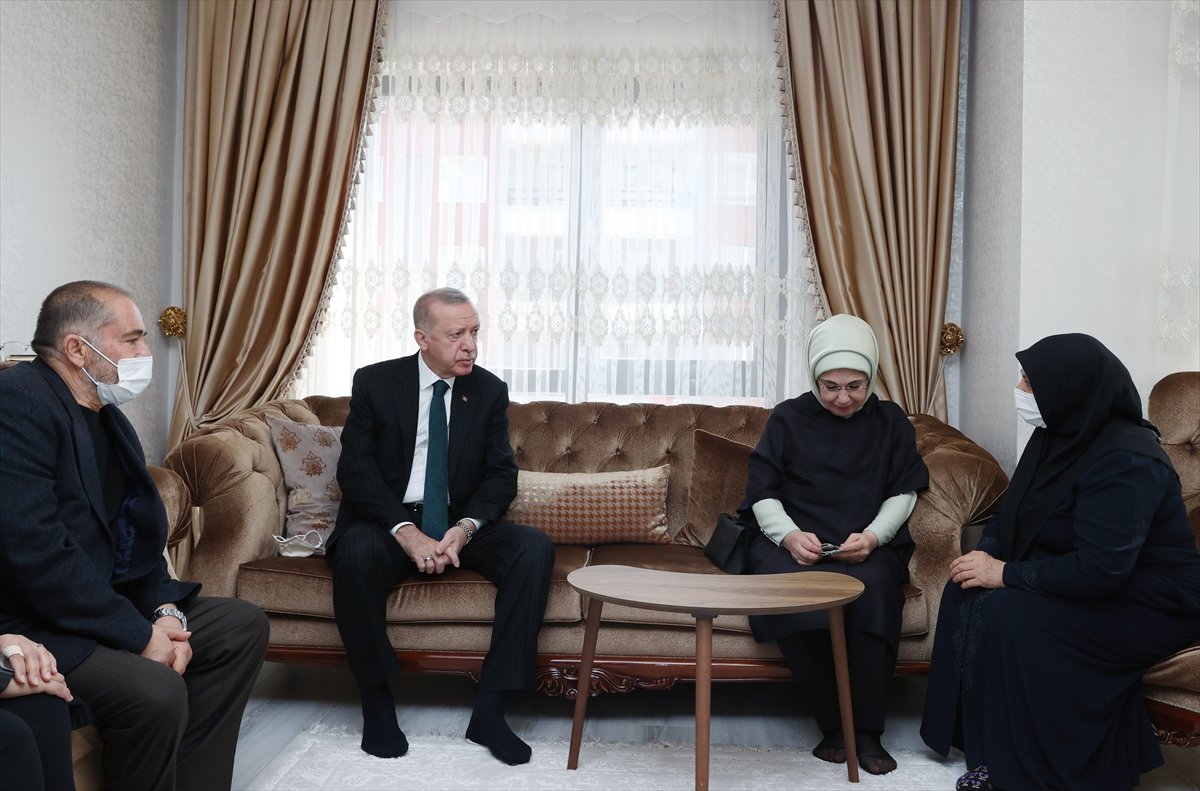 Cumhurbaşkanı Erdoğan Başak Cengiz in ailesinin evine gitti #3