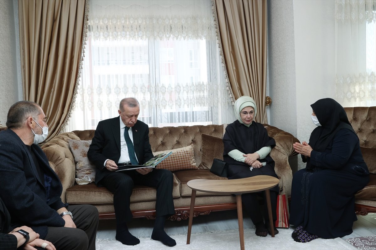 Cumhurbaşkanı Erdoğan Başak Cengiz in ailesinin evine gitti #6