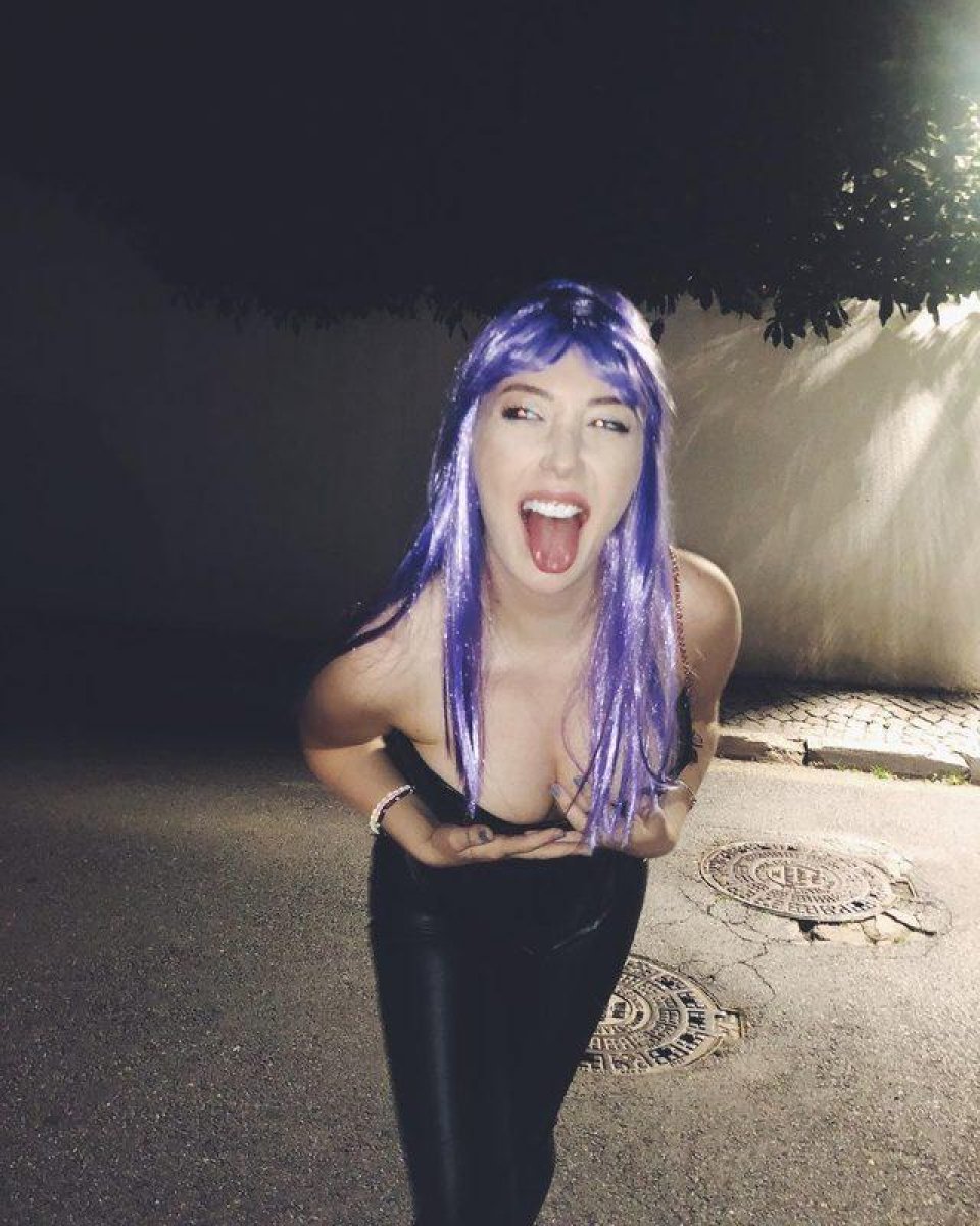 Yasmin Erbil, yatakta poz verdi #2