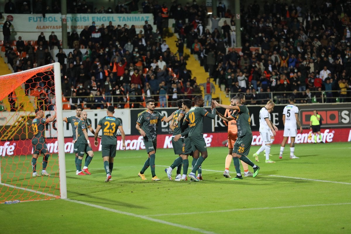 Beşiktaş, Alanyaspor a mağlup oldu #2