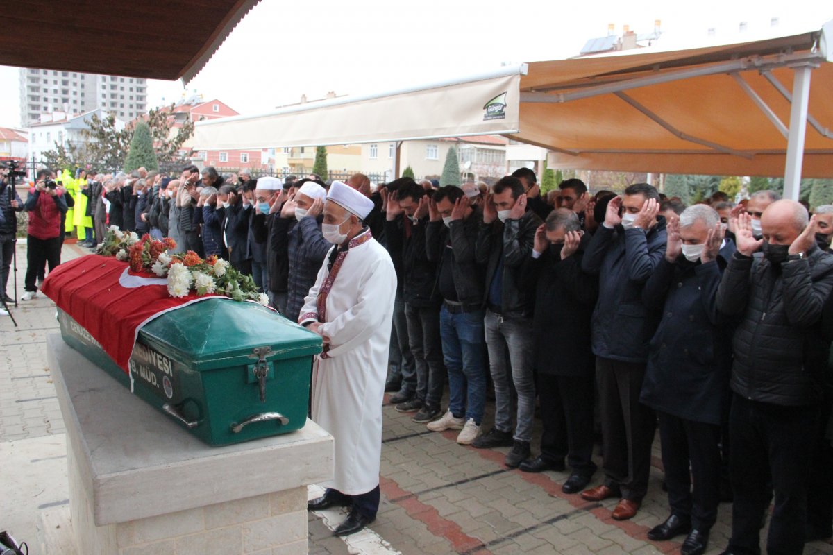 Küçük Müslüme nin cansız bedeni toprağa verildi #1