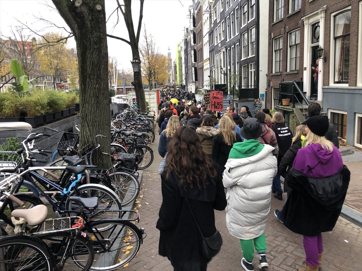 Hollanda da koronavirüs kısıtlamaları protestolarında kan aktı #10