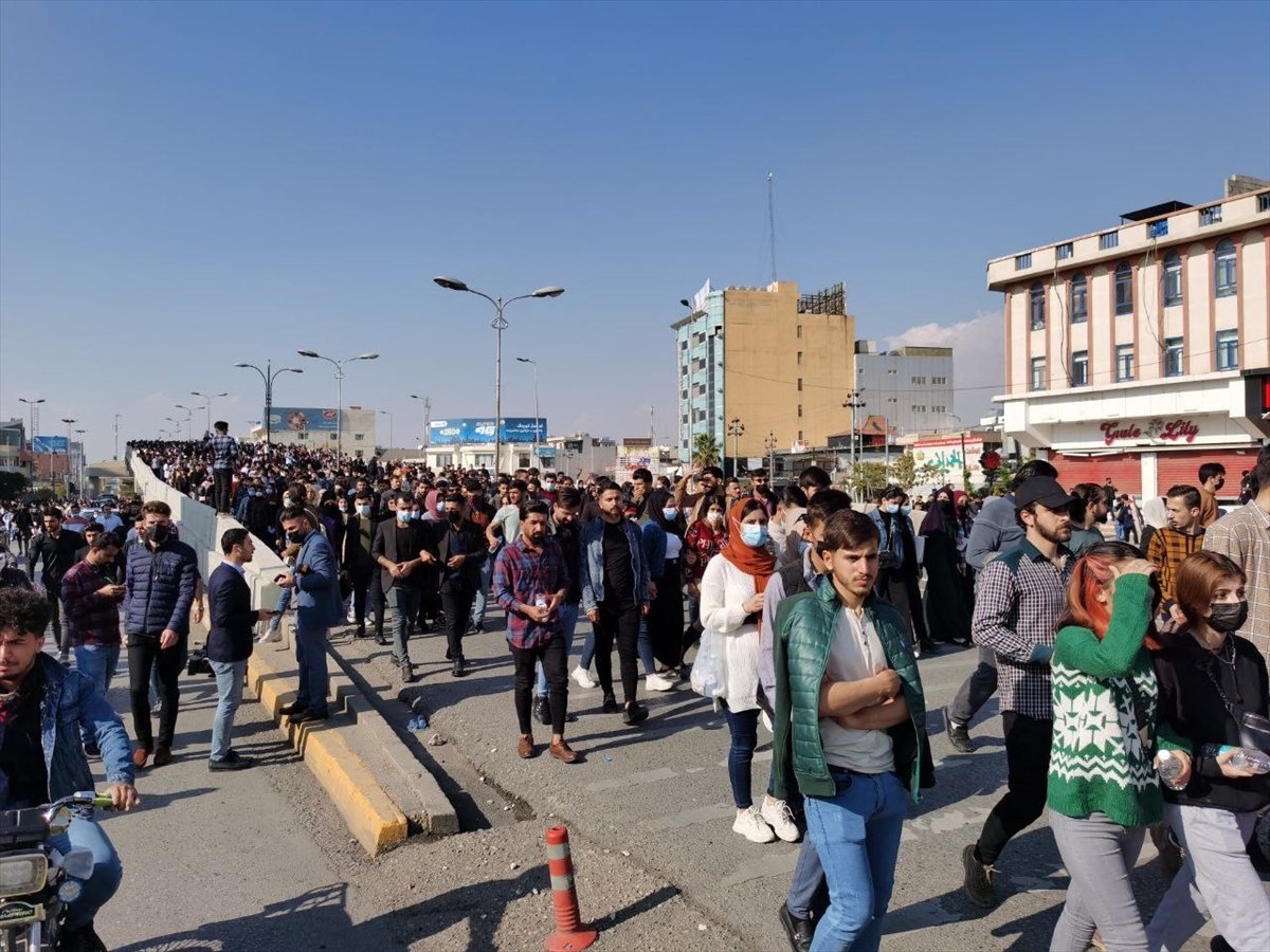 Irak’taki gösterilerde, KYB binası ateşe verildi #10