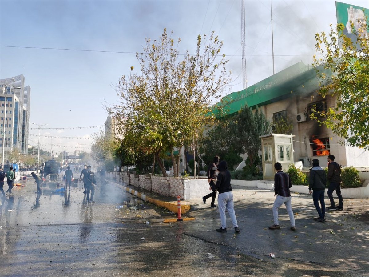 Irak’taki gösterilerde, KYB binası ateşe verildi #3