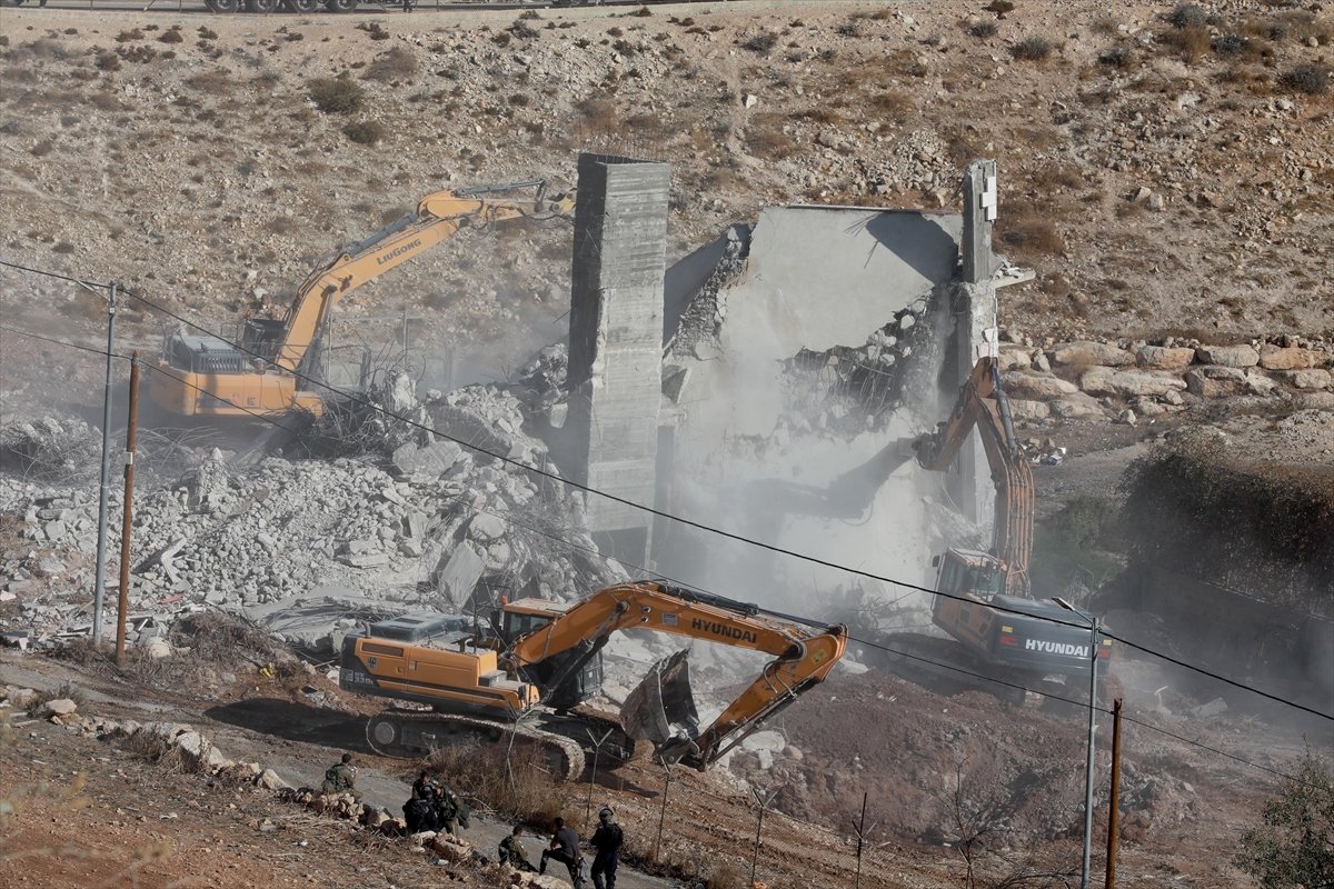 İsrail, Kudüs te Filistinlilere ait iki binayı yıktı #6