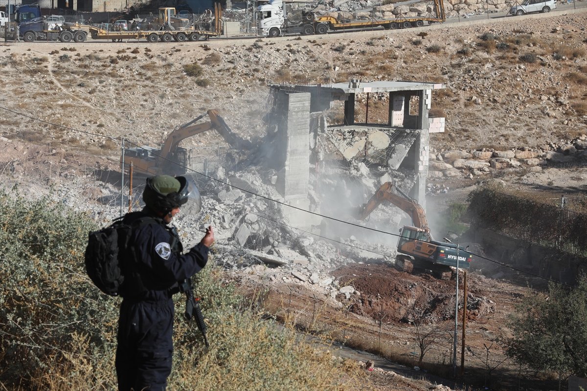 İsrail, Kudüs te Filistinlilere ait iki binayı yıktı #5