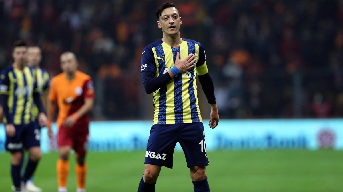 Mesut Özil sakatlandı #1