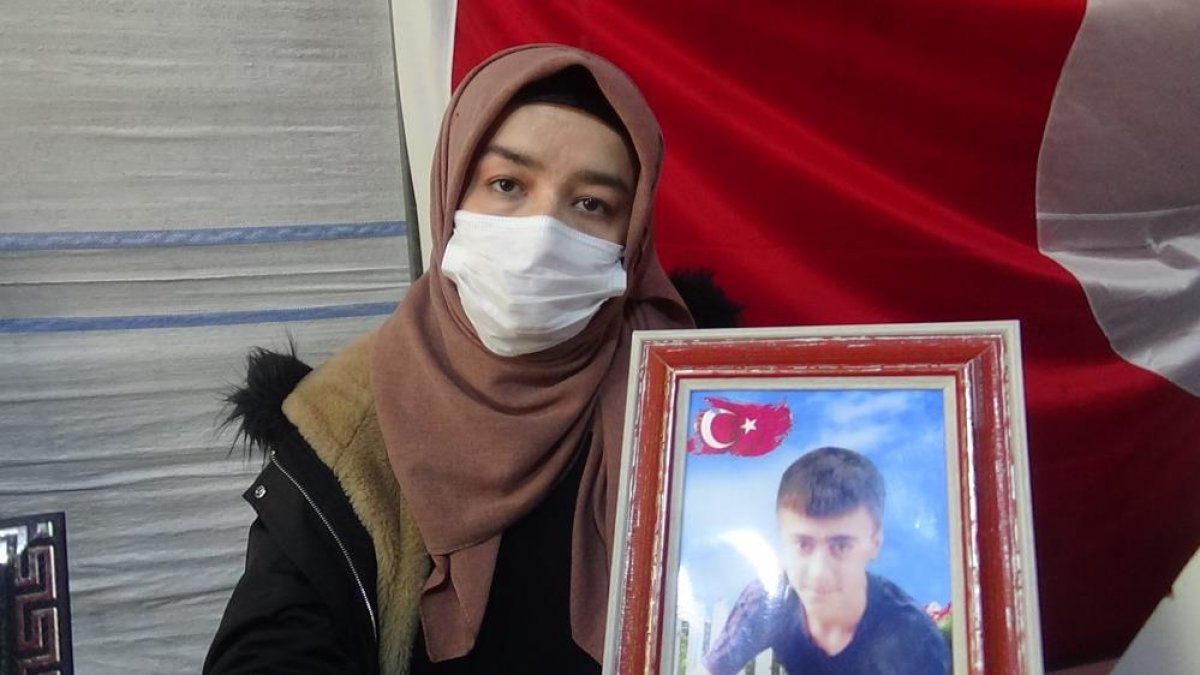 Diyarbakır'da kardeşi için nöbette: Yüzde 70 engelli kardeşimi PKK kaçırdı