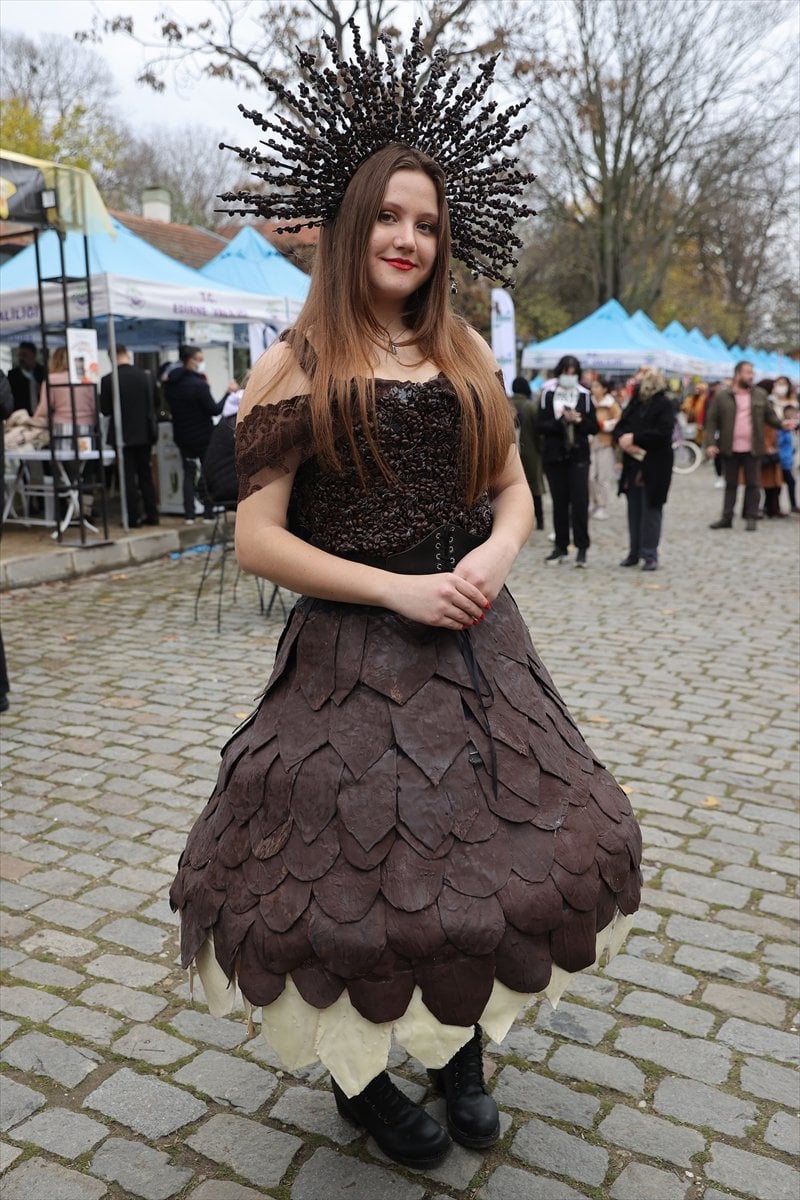 Edirne de kahve ve çikolatadan yapılan elbise tanıtıldı #3
