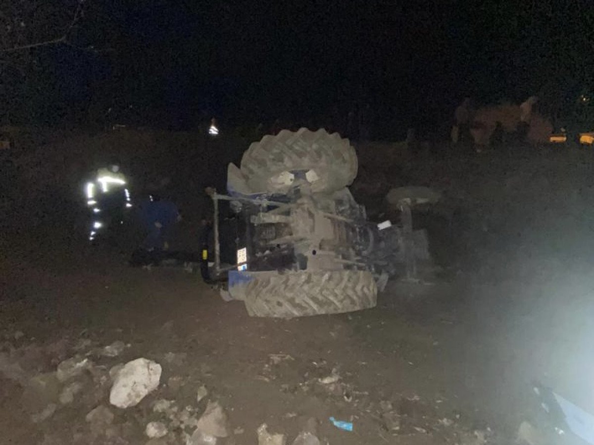 Sivas ta traktörün devrilmesi sonucunda sürücü yaşamını yitirdi #2