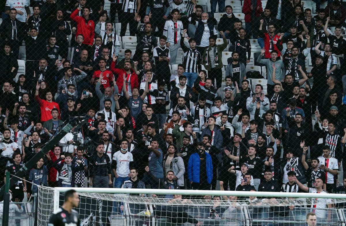 Beşiktaş taraftarından futbolculara tepki #2