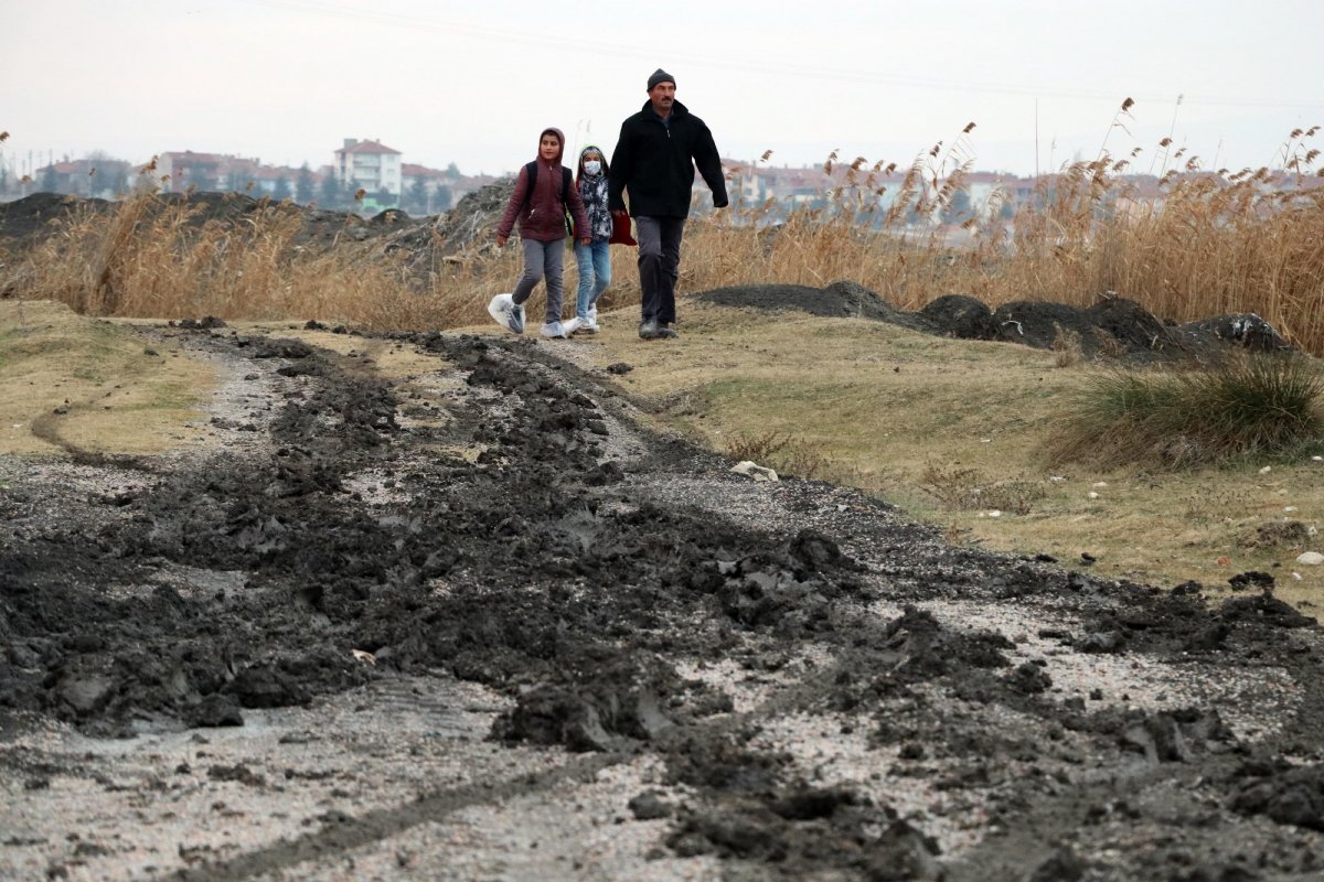 Eskişehir deki öğrenciler 3 kilometrelik zorlukları aşıp okula gidiyor #3