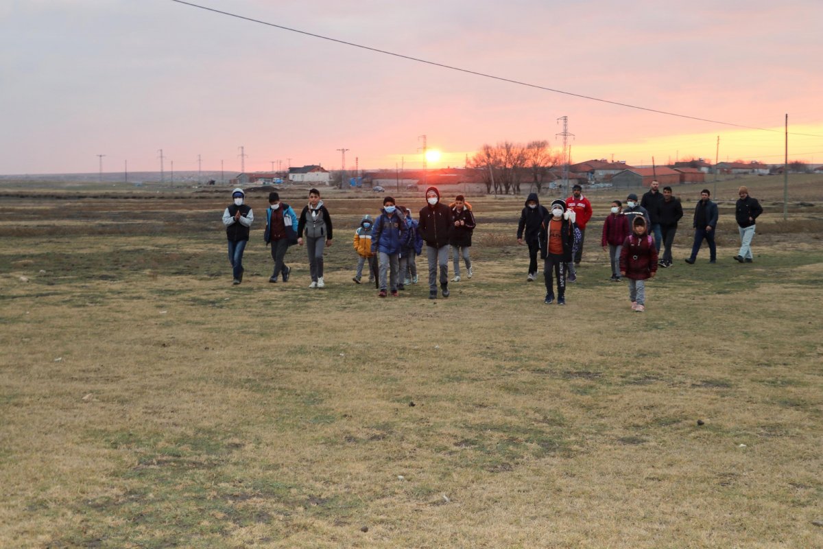 Eskişehir deki öğrenciler 3 kilometrelik zorlukları aşıp okula gidiyor #4