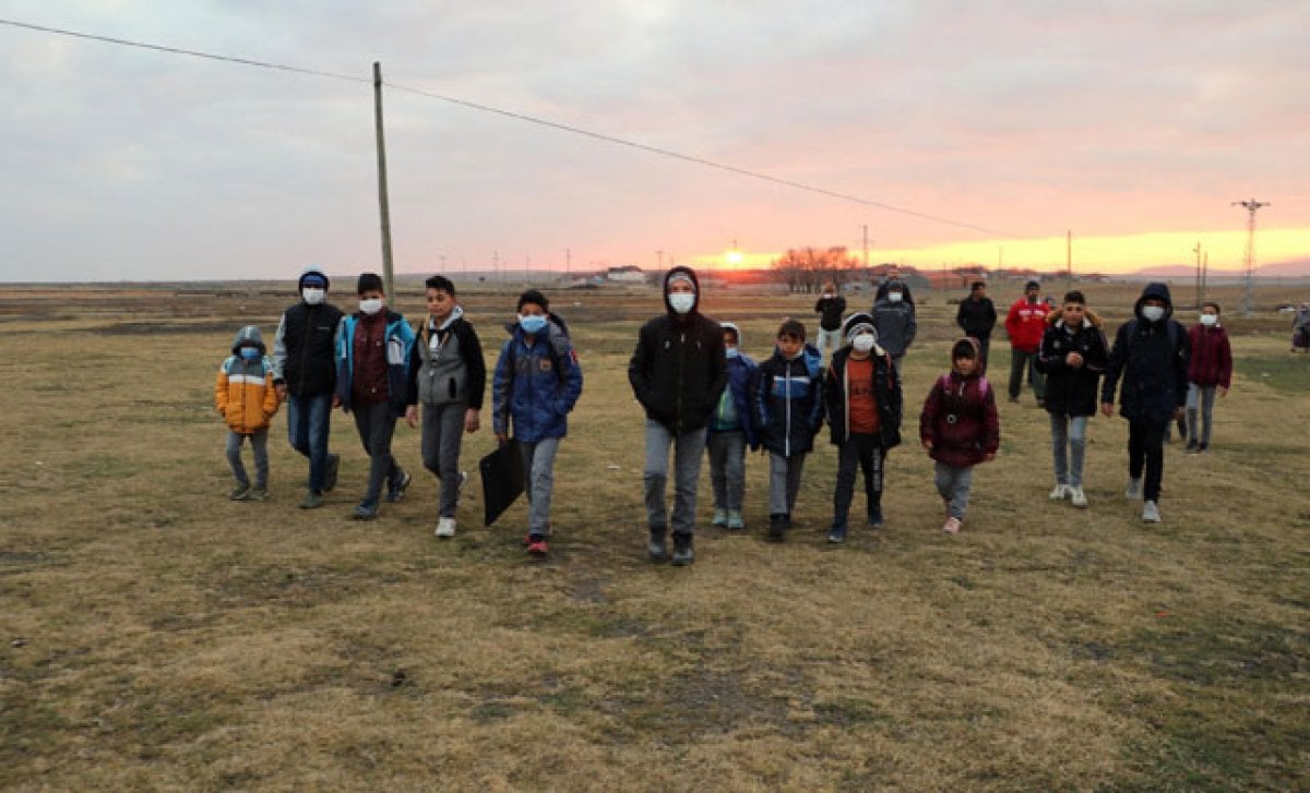 Eskişehir deki öğrenciler 3 kilometrelik zorlukları aşıp okula gidiyor #1