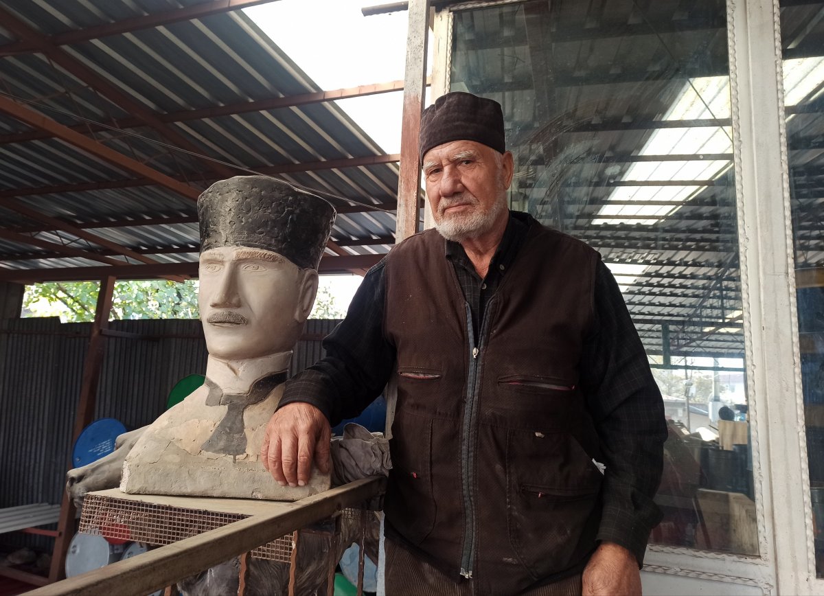 Kahramanmaraş taki tamir ustası, sevgisini Atatürk heykelleriyle gösteriyor #1