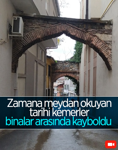 Bursa'da tarihi hanın kemerleri, binalar arasında kayboldu
