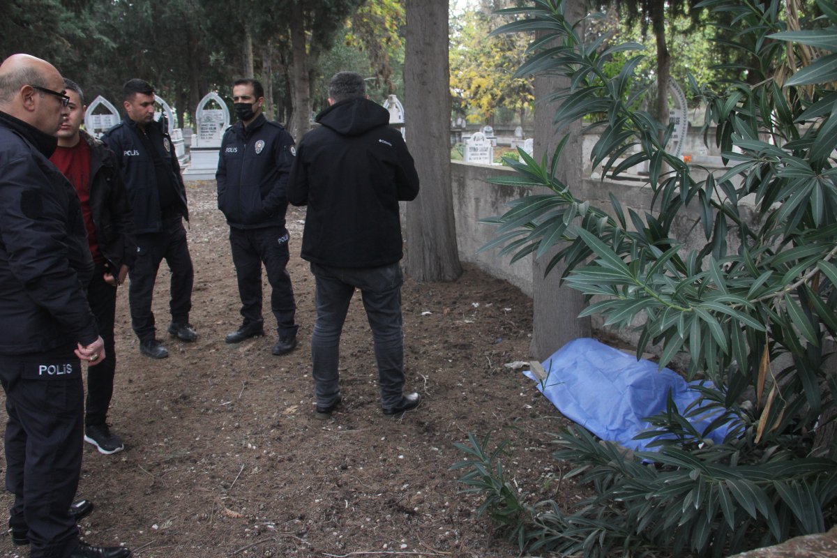Adana daki mezarlıkta bir kişi ölü bulundu #1