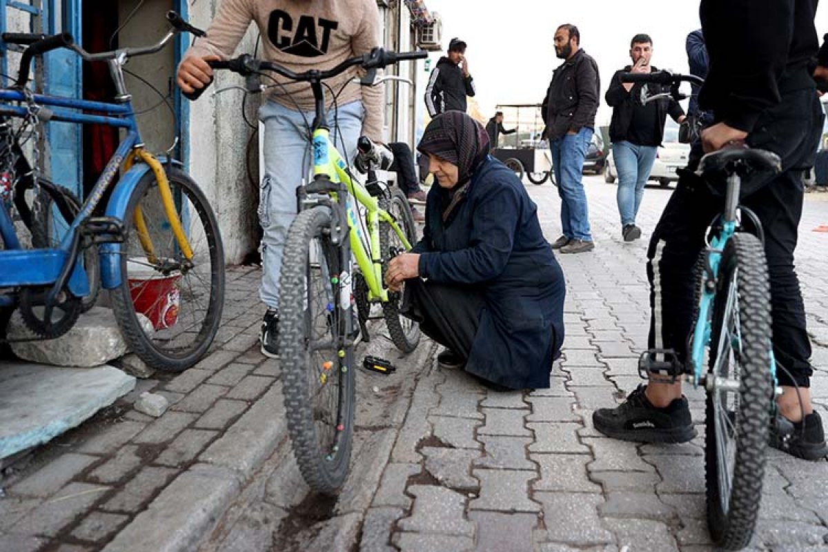 Konya da bisiklet tamiri yaparak geçimi sağlayan kadın rol model oldu #2