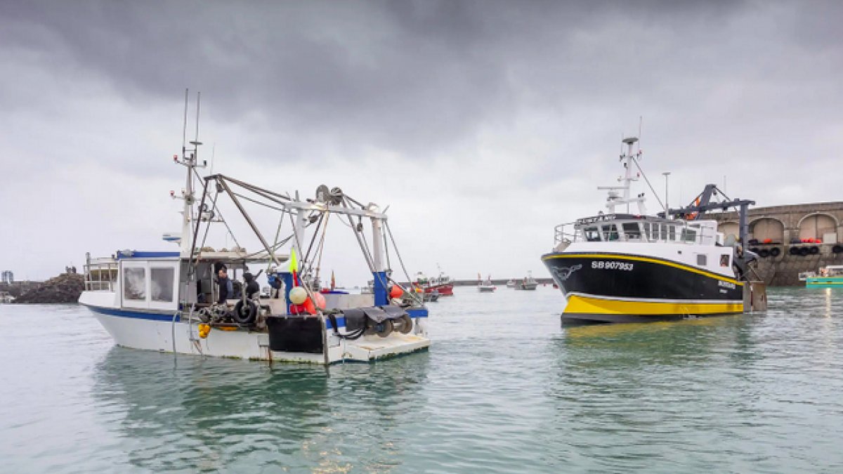 Fransa, balıkçılık krizinde İngiltere'ye tehdidini yineledi