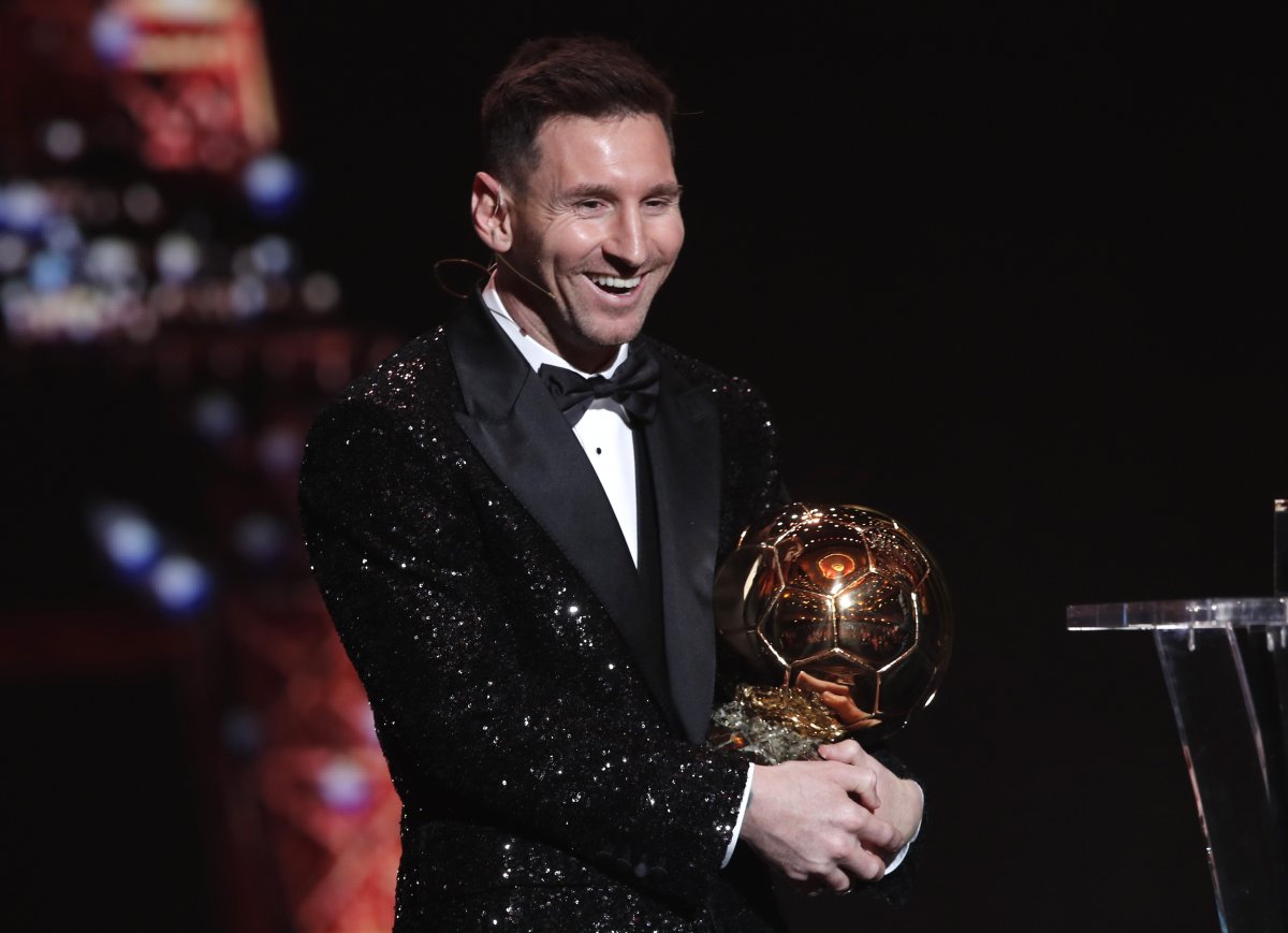 2021 Ballon d Or ödülünü kazanan Lionel Messi oldu #1
