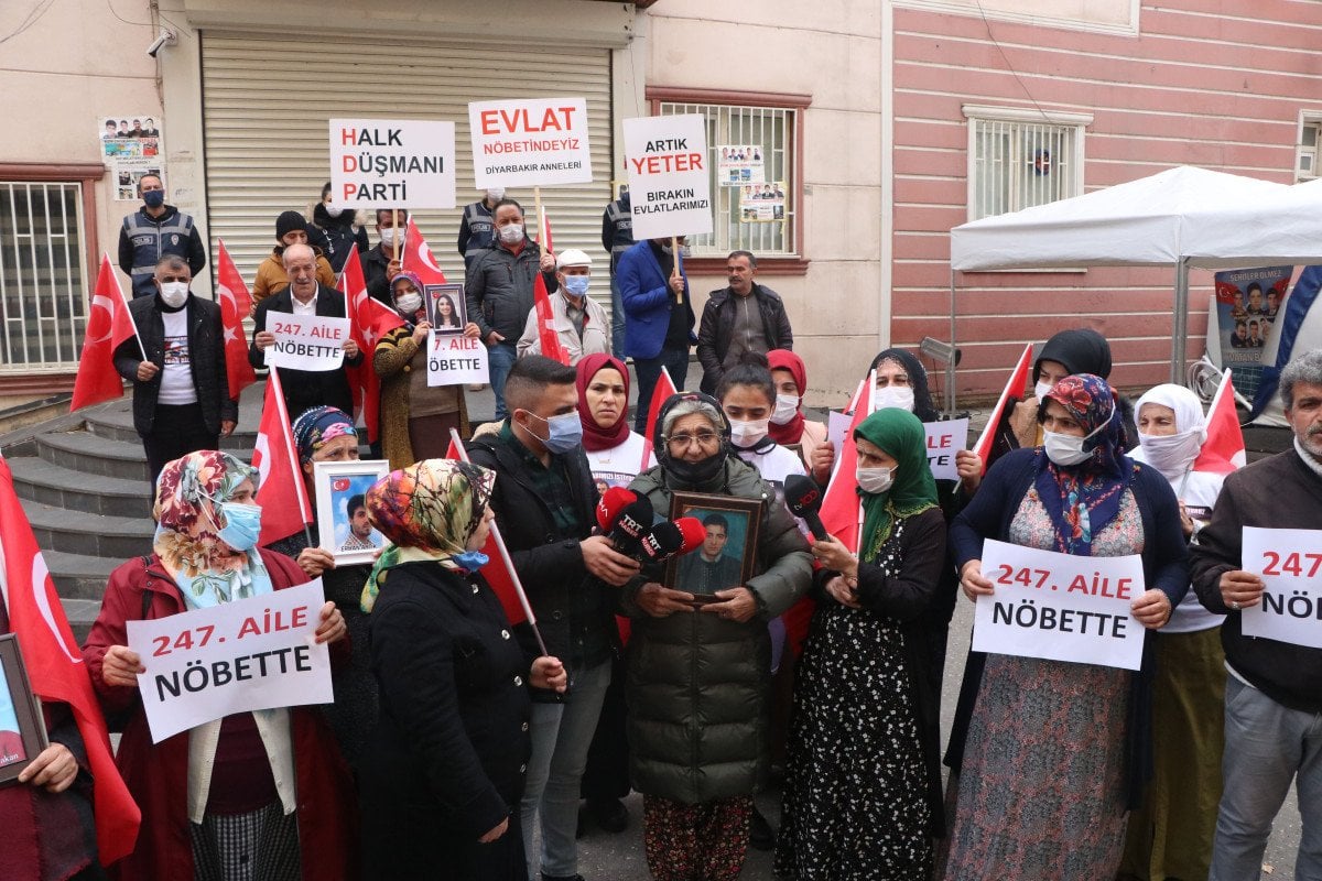 Diyarbakır’da, evlat nöbetine 1 anne daha katıldı  #1