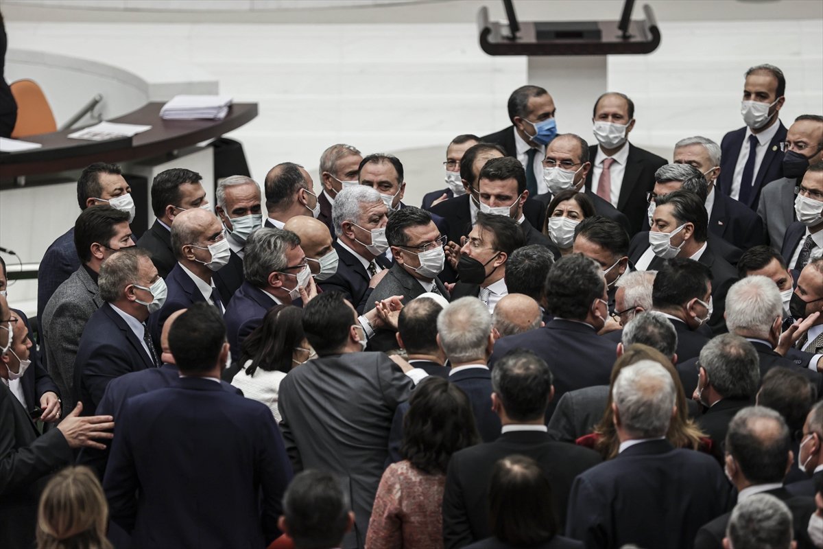 Meclis te vekiller arasında Tahir Elçi cinayeti kavgası #2
