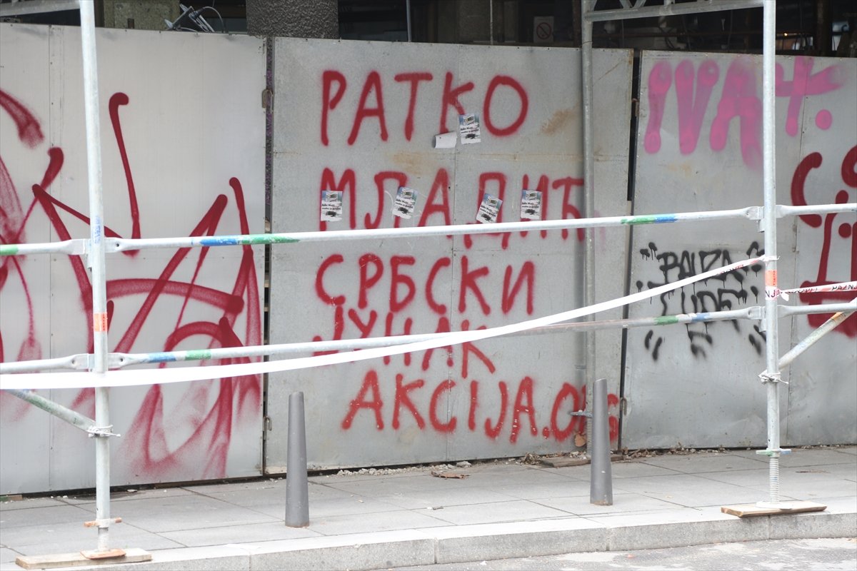 Sırbistan da Bosna Kasabı Mladic in duvar resimlerine tepkiler büyüyor #6