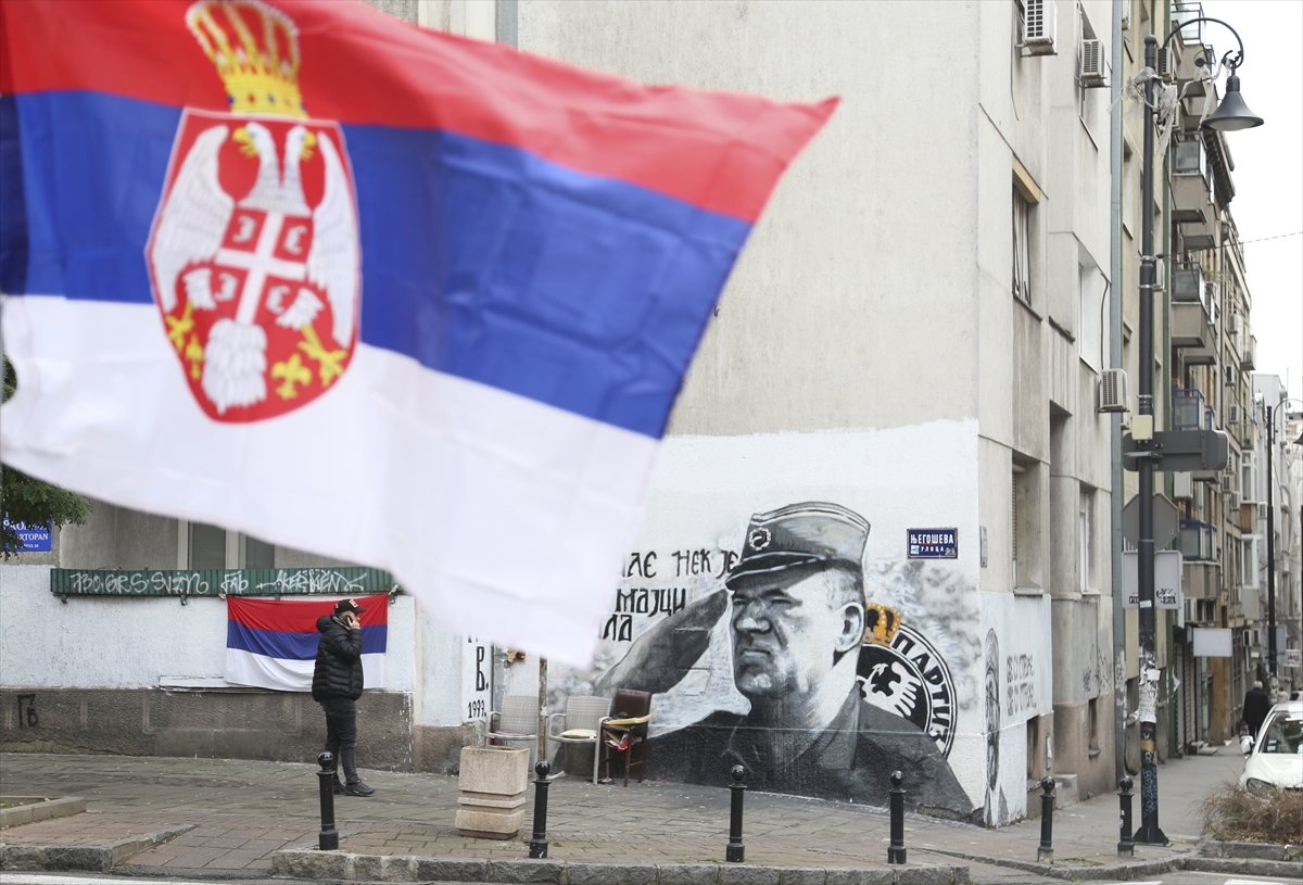 Sırbistan da Bosna Kasabı Mladic in duvar resimlerine tepkiler büyüyor #1