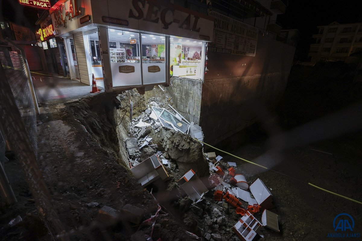 Ankara da bir inşaatın temel kazısı yan binadaki dükkanı çökertti #2