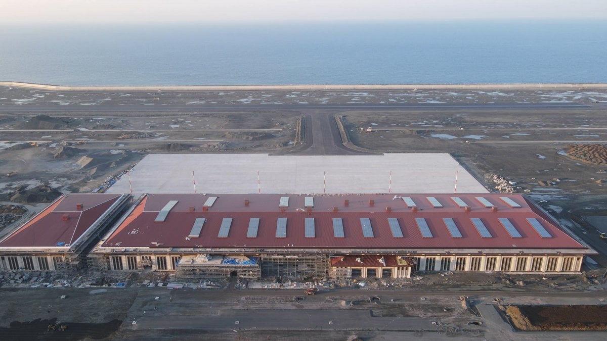 Rize-Artvin Havalimanı nın 100 milyon tonluk dolgusunun 99 u tamamlandı #1