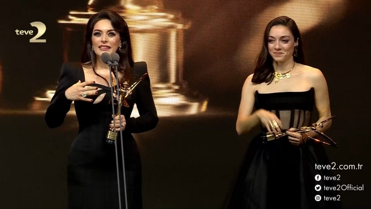 TRT oyuncularından ödül töreninde siyasi göndermeler #1