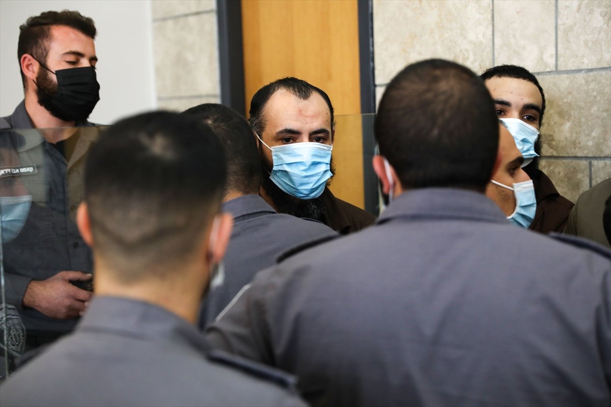 Filistinli tutuklular, İsrail polisleri tarafından darbedildi #1
