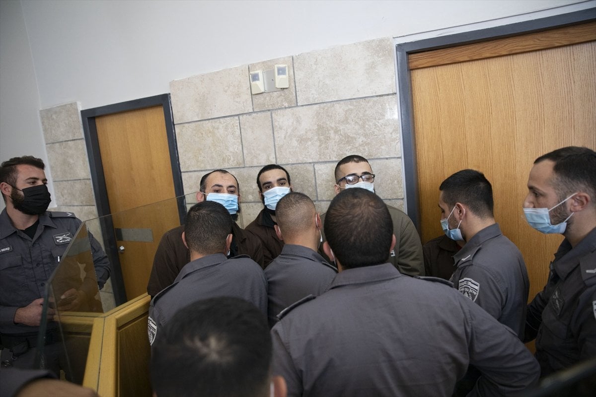 Filistinli tutuklular, İsrail polisleri tarafından darbedildi #2