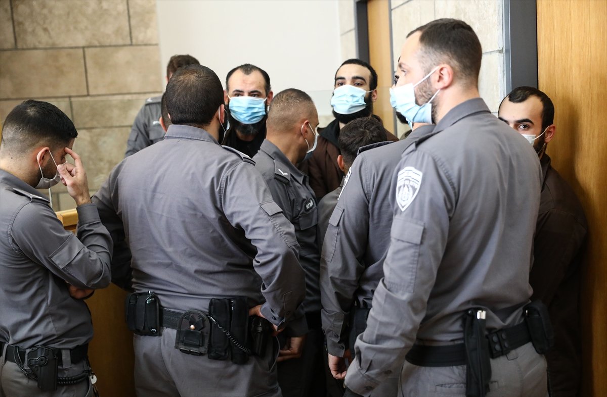 Filistinli tutuklular, İsrail polisleri tarafından darbedildi #9