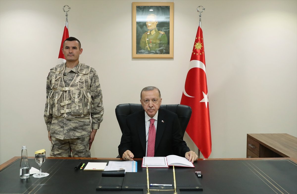 Cumhurbaşkanı Erdoğan, Katar da Türk birliğini ziyaret etti #5