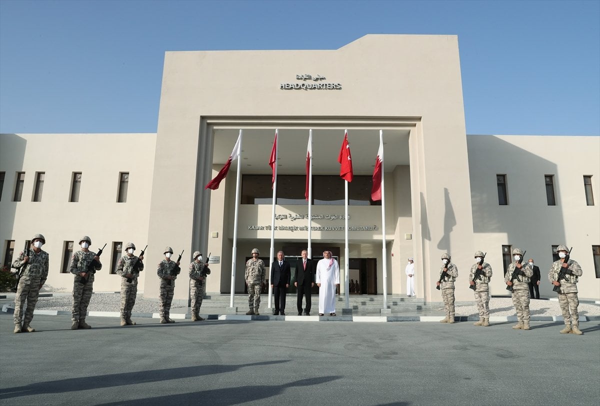 Cumhurbaşkanı Erdoğan, Katar da Türk birliğini ziyaret etti #7
