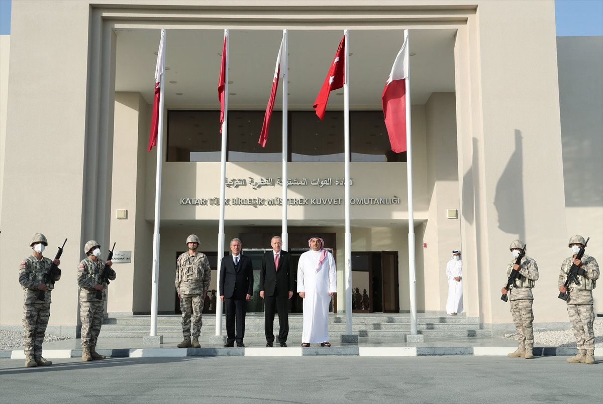 Cumhurbaşkanı Erdoğan, Katar da Türk birliğini ziyaret etti #3