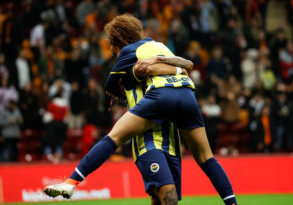 Kadın futbol maçında Fenerbahçe, Galatasaray a fark attı #3