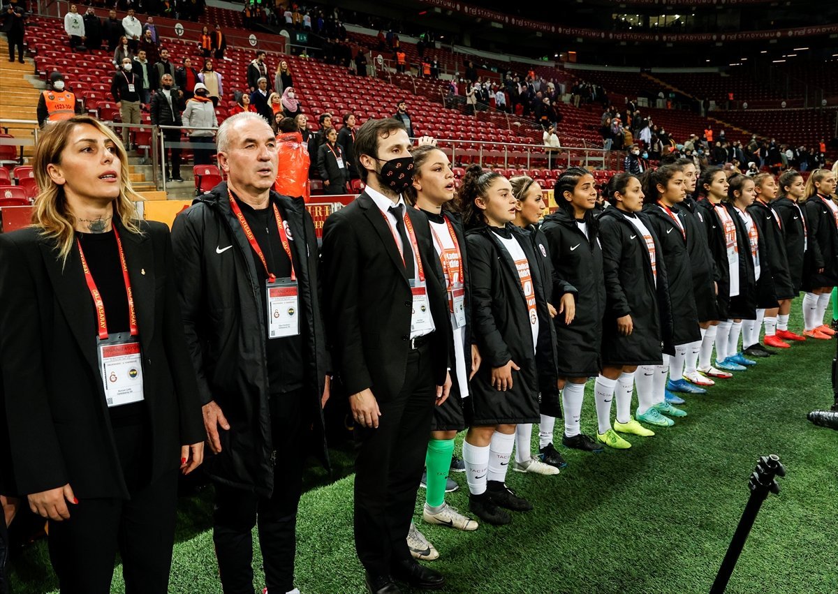 Kadın futbol maçında Fenerbahçe, Galatasaray a fark attı #11