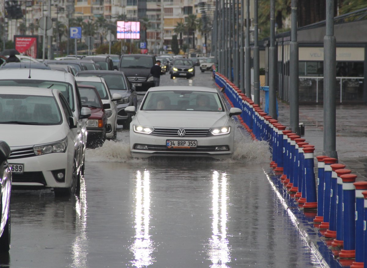 İzmir’de esnafın yağmur suyu çilesi #4
