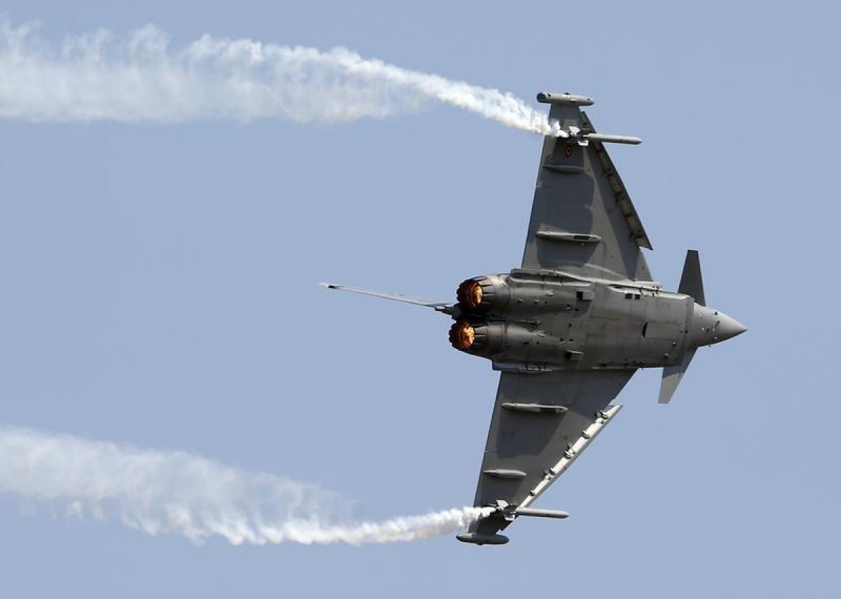 Kuveyt, İtalya dan iki savaş uçağını teslim aldı #1